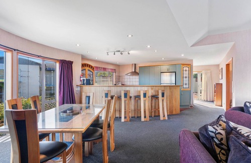 Nukuhau House | Nature Vistas - Lake Taupo Holiday Home