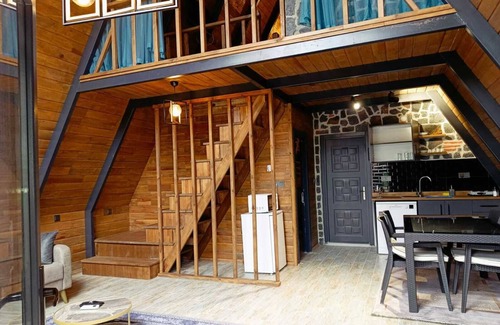 Yanik Ski Chalet | Naturel Stone Karma Premium
