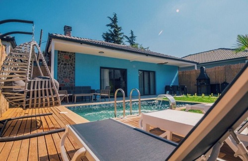 Yanik Ski Chalet | Naturel Stone Karma Premium