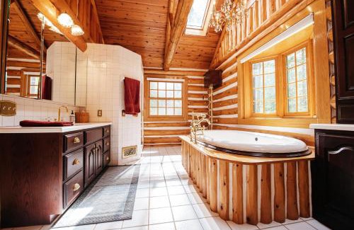 Mayfield Villa | Natures Beauty at Forks River 1BDR with Loft Lodge 8895