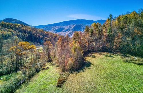 Cosby House | Natures Getaway, Pickleball Court, Creek, WIFI, Mountain Views, Starting at 79"