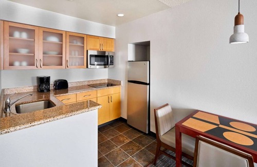 Parole Hotel | Nautical Adventure Awaits in Annapolis Suites! Pets Allowed Here! Free Breakfast