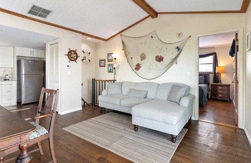 Homosassa House | Nautical Cabin with Panoramic Water Views