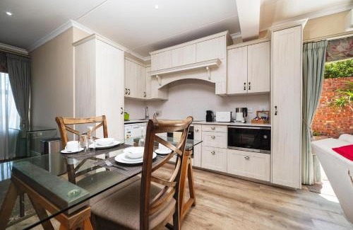 Bluewater Bay House | Nautilus Guesthouse