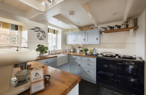 Port Navas Cottage | Navas Nook, Dog Friendly Waterfront Cottage