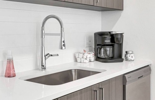 Jewell Heights - Hoffman Heights Apartment | Near Airport/Walk to Children's Hospital