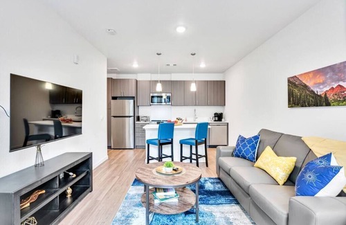 Jewell Heights - Hoffman Heights Apartment | Near Airport/Walk to Children's Hospital