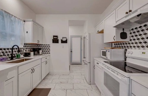 Lockhart House | Near BBQ & F1, Self-Check in, Fast WiFi, Dishwasher