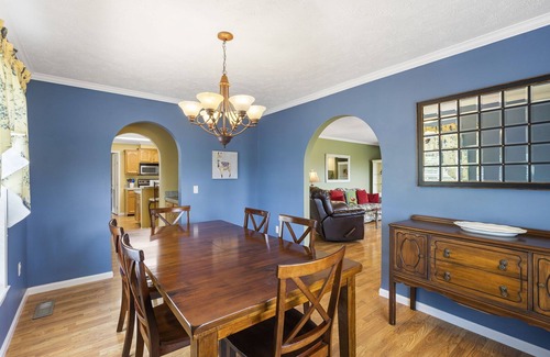 Omaha House | Near Branson & Thunder Ridge-Free Tickets-Live Llamas-Pvt Hot Tub-Country Retreat-Near Lakes!