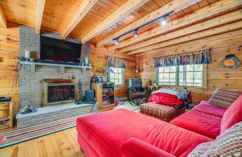 Bushkill House | Near Bushkill Falls Pocono Mountains Cabin!