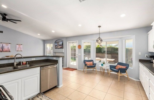 Glendale House | Near Cardinal Stadium & Entertainment District!