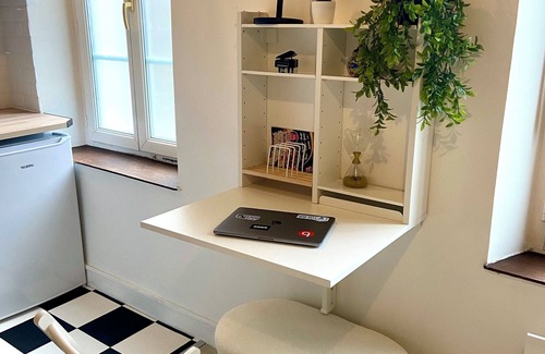 Evreux Condo | Near Cathedral - Wifi - Netflix - Parking