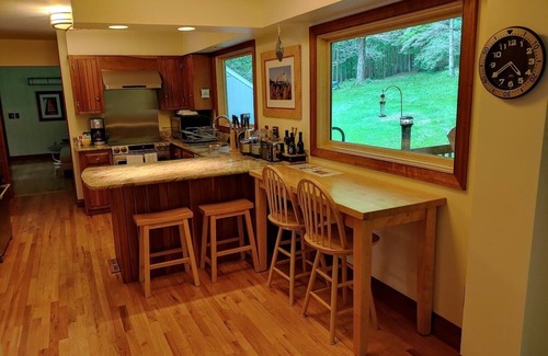 Hamilton House | Near Colgate and Seven Oaks Golf, Accommodates 8 Guests