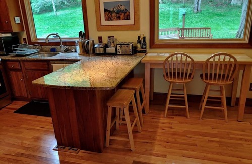 Hamilton House | Near Colgate and Seven Oaks Golf, Accommodates 8 Guests