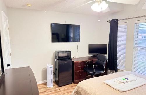 Winter Garden House | Near Disney cozy quiet place can stay up to 4 people