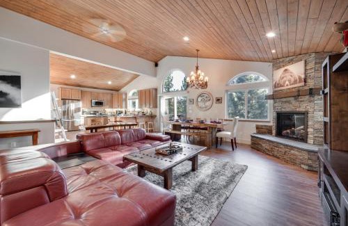 Truckee House | Near Downhill Ski Resort! Hot Tub Haven in Truckee