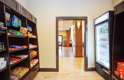 Sweetbriar Condo | Near Downtown Austin | 24 Hour Business Center + Heated Outdoor Pool