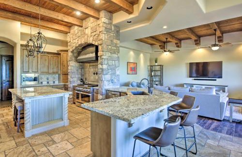 County Island Villa | Near Golfing Mesa Villa with Outdoor Oasis and Pool!