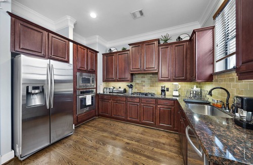Houston Heights House | Near Heights, DT, Montrose, Washington | BBQ WiFi