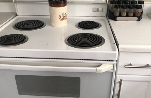 Hinton House | Near Jasper Park Gates, fully furnished home great for large groups. 6 beds.