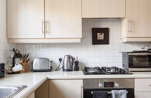 Leeds House | Near Leeds city centre, 3 bed house, FREE parking, WiFi, Netflix, patio seating