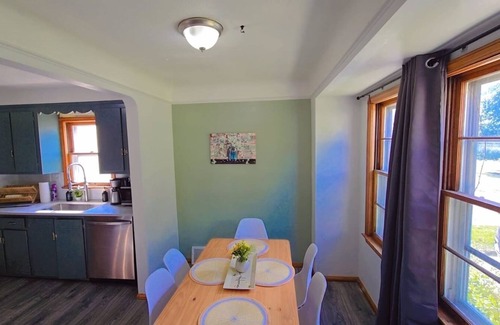 Garfield Heights House | Near National Park Home Away from Home