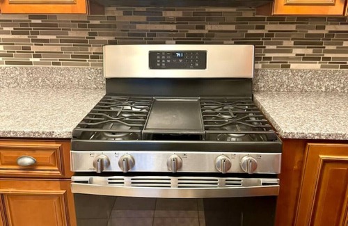 Lakewood House | NEAR Ohio City,Downtown,Tremont,Cavs,Browns,Clinic