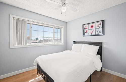 Ontario House | Near ONT Ontario Oasis Designer Home w Garden Park