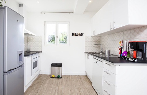 Villejuif House | Near Paris - 9bed - 5bath - parking