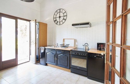 Montagnac Cottage | Near Pezenas - Cottage sleeps 8 in a vineyard of the 17th