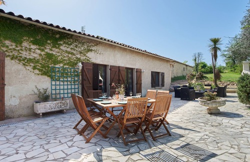 Montagnac Cottage | Near Pezenas - Cottage sleeps 8 in a vineyard of the 17th