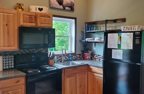 Whittier Cabin | Near Polar Express, Casino and WCU. Hot Tub & robes! Dog friendly. Views!