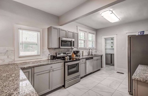 Vollintine-Evergreen House | Near Rhodes College & Downtown! The Rolling Stone