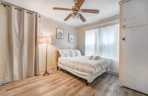 Vollintine-Evergreen House | Near Shopping & Dining- Magic in Midtown- 2 Units