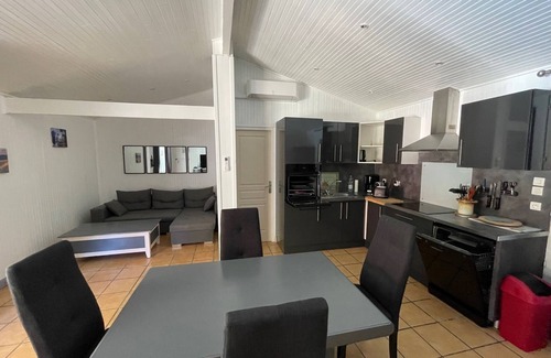 Grayan-Et-L'Hopital House | Near SOULAC/mer, air-conditioned house with heated indoor pool sleeps 4