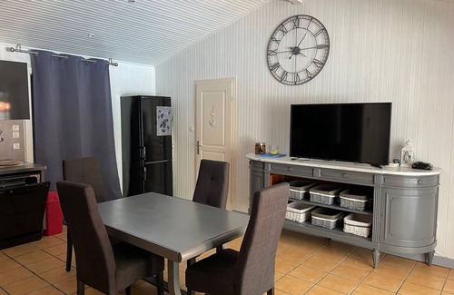 Grayan-Et-L'Hopital House | Near SOULAC/mer, air-conditioned house with heated indoor pool sleeps 4