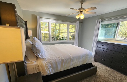 Harbor House | Near the beach and central located!