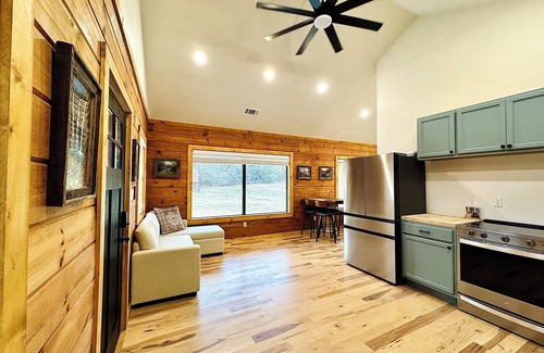 Jasper Cabin | Near the BuffaloNational River—2 bedroom, 2 bath cabin in Jasper, Arkansas