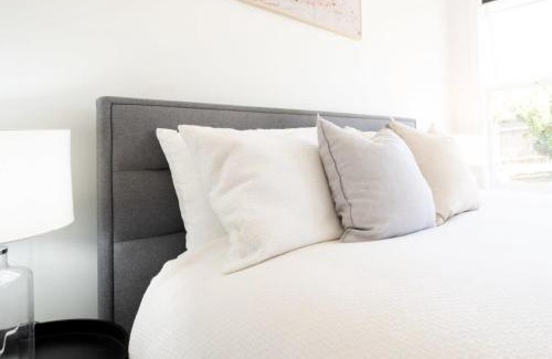 Kings Meadows House | Near the CBD Perfect for Large Groups & Parking
