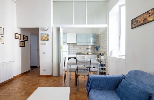 Celio House | NEAR THE COLISEUM, QUIET THREE-ROOM APARTMENT