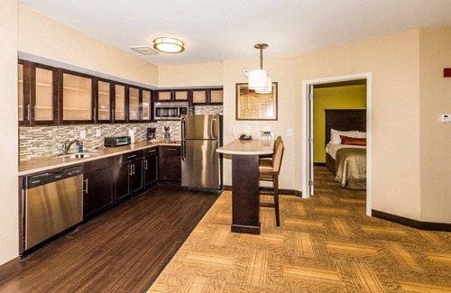 Farragut Condo | Near Turkey Creek Shopping District! Shared Outdoor Pool + 24h Business Center