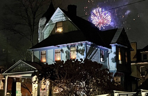 Aspinwall House | Near US Open Oakmont Country Club Free Transport Charming Victorian Guest House