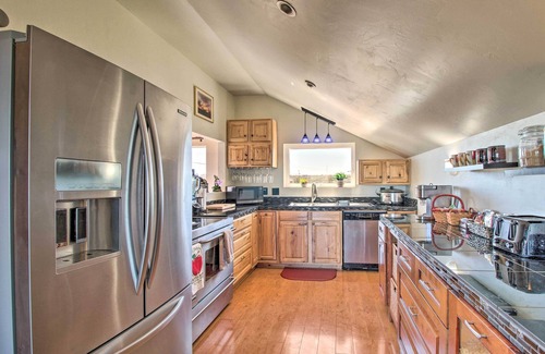 Show Low House | Near White Mountain Lake: Home w/Balcony & Patio