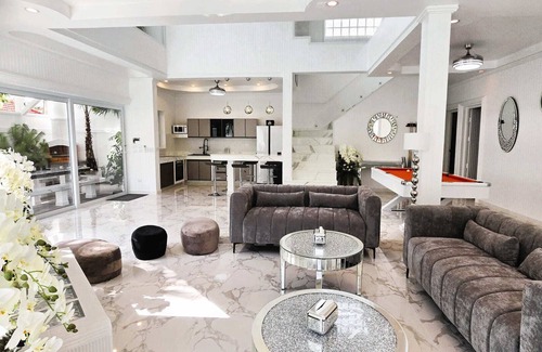 South Pattaya Villa | NEBULAND Luxury Pool Villa Pattaya Walking Street 7 Bedrooms