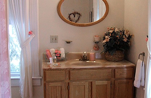 Cooperstown House | Nelson Pines Rose Rm - 1 of 3 private rooms in Cooperstown Classic Victorian