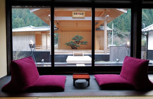 Yoshino Villa | NEOLD Private House Ancient house with a hearth surrounded by the rich nature of Yoshino