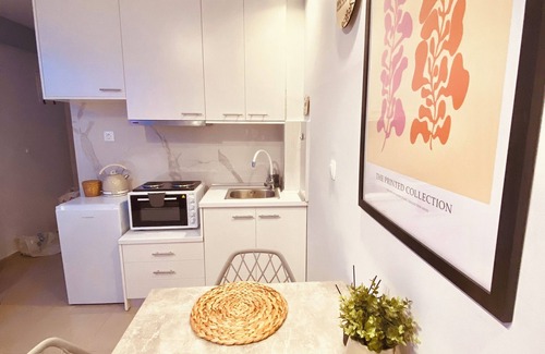 Thessaloniki City Centre Apartment | Neon City Pulse- Casa Nativa