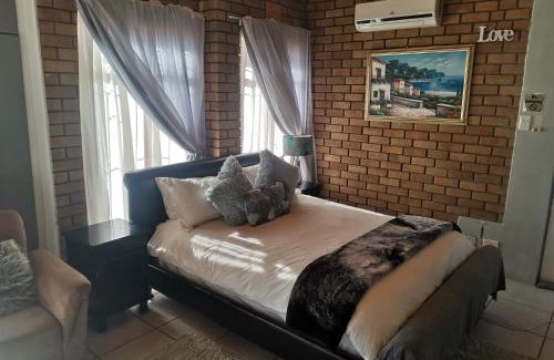 Riebeeckstad House | Neon moon