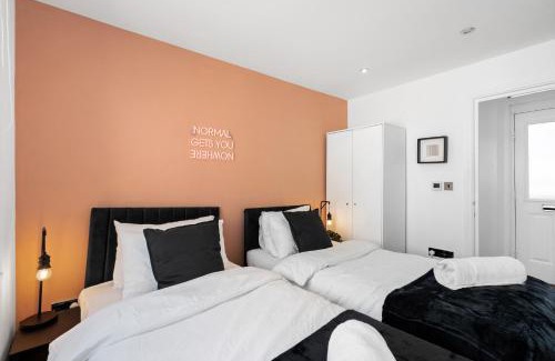 Brighton City Centre Apartment | Neon on the Lanes