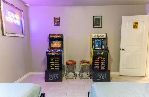 Canyon Lake House | Neon Vibes Outdoor TV Hot Tub Arcade Room